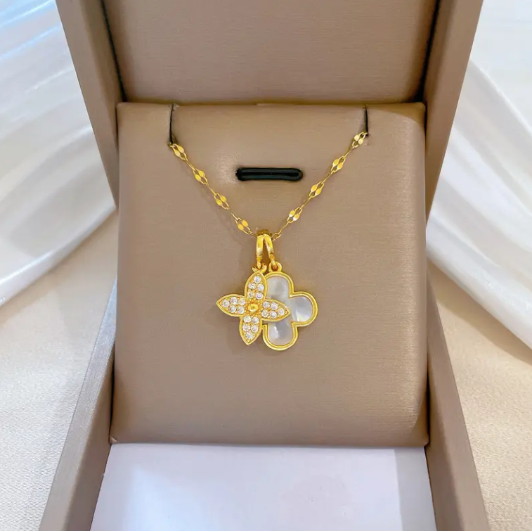 Elegant Clover Leaf Necklace Style CR01