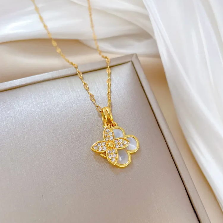 Elegant Clover Leaf Necklace Style CR01