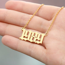 Cargar imagen en el visor de la galería, Custom Year Number Necklace Style ER43
