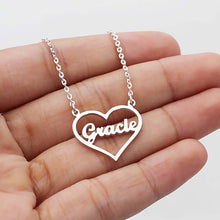 Cargar imagen en el visor de la galería, Custom Heart Name Necklace Style ER53

