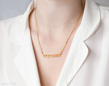 Load image into Gallery viewer, Custom Name Necklace Style ER41
